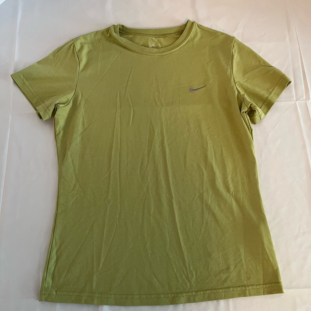 Nike Dri Fit Women's Athletic T Shirt Green Short Sleeve Crew Neck